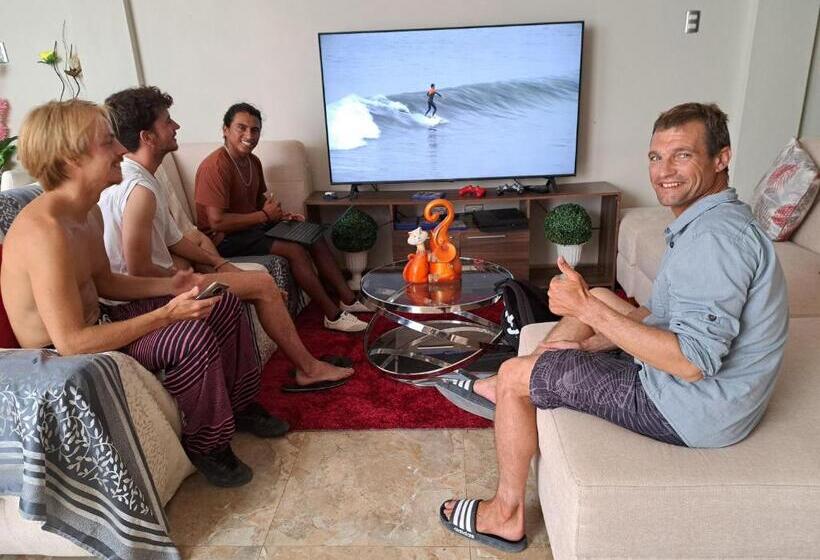 هتل Hospedaje Costa Malabrigo