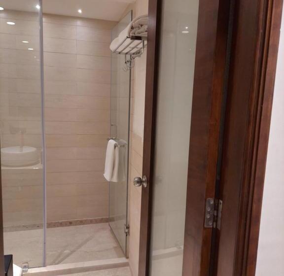 Отель Jay Clarks Exotica