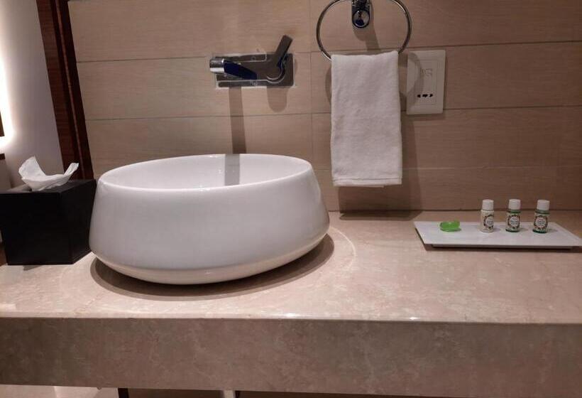 Отель Jay Clarks Exotica