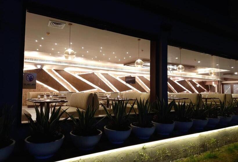 Отель Jay Clarks Exotica