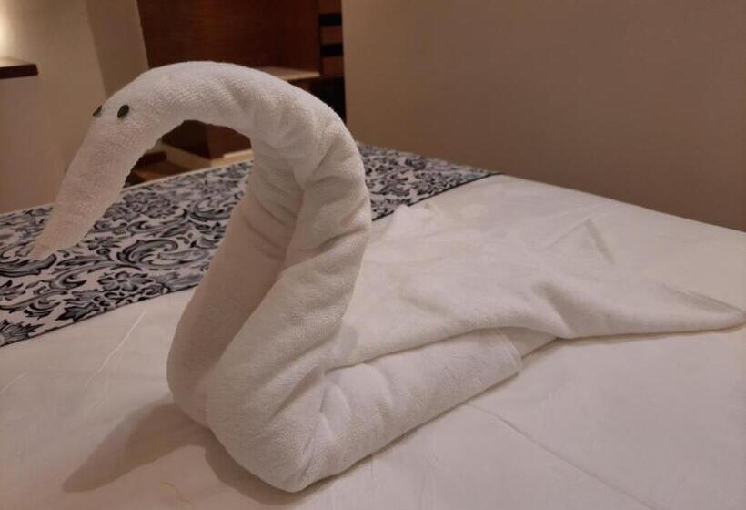 Отель Jay Clarks Exotica