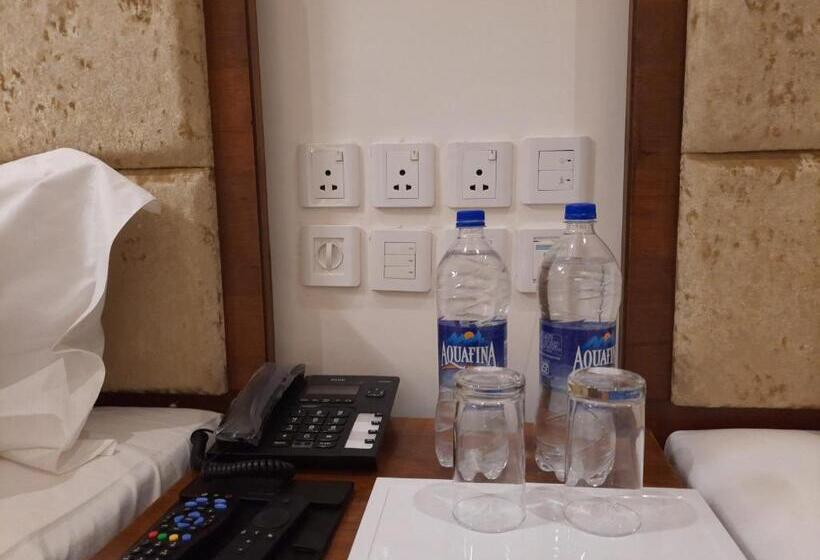 Отель Jay Clarks Exotica