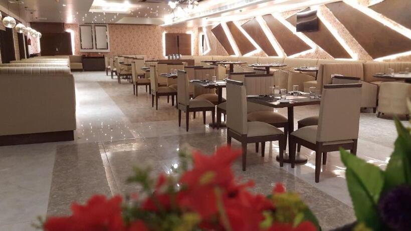 Отель Jay Clarks Exotica