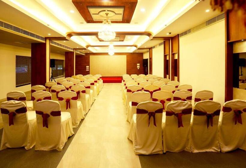 Отель Kabani Regency