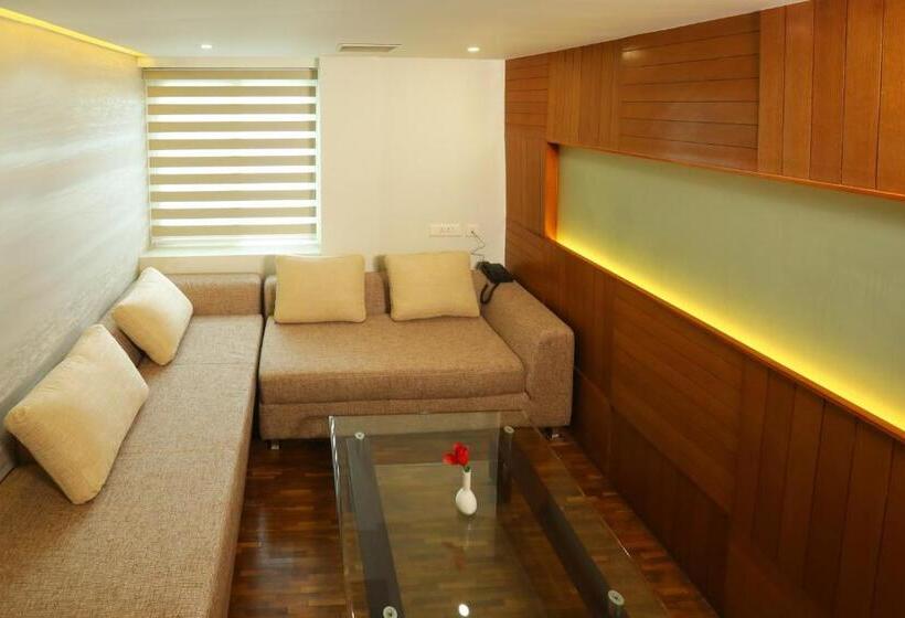 Отель Kabani Regency