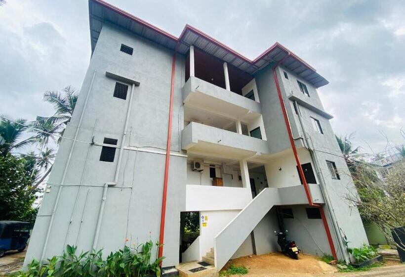 호텔 Moon Bridge Beach Resort