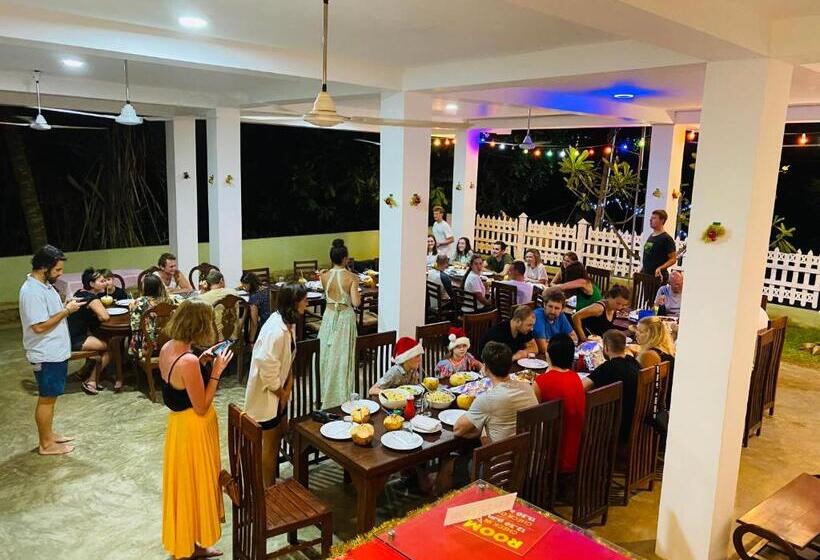 호텔 Moon Bridge Beach Resort