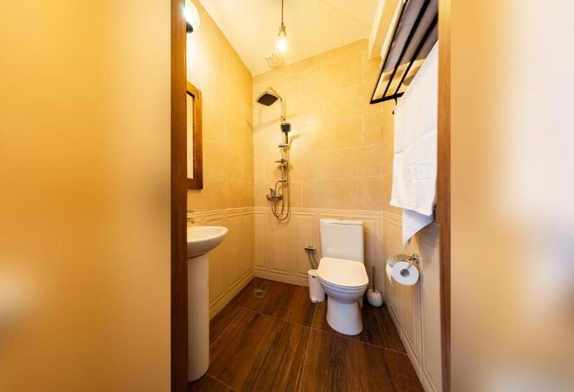 هتل N Bjeshke Te Guri I Zi