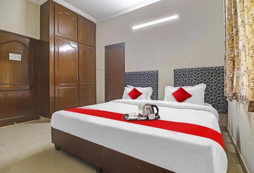 בית מלון כפרי Oyo Altima Suites Near Ayyapa Society