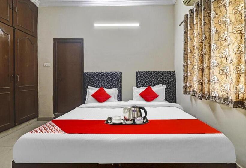 בית מלון כפרי Oyo Altima Suites Near Ayyapa Society