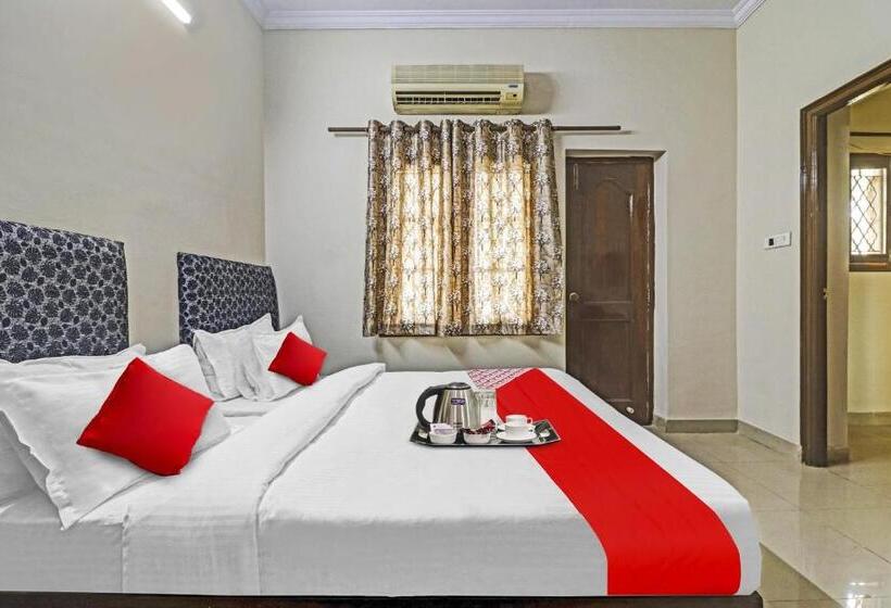 בית מלון כפרי Oyo Altima Suites Near Ayyapa Society