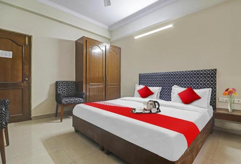 בית מלון כפרי Oyo Altima Suites Near Ayyapa Society