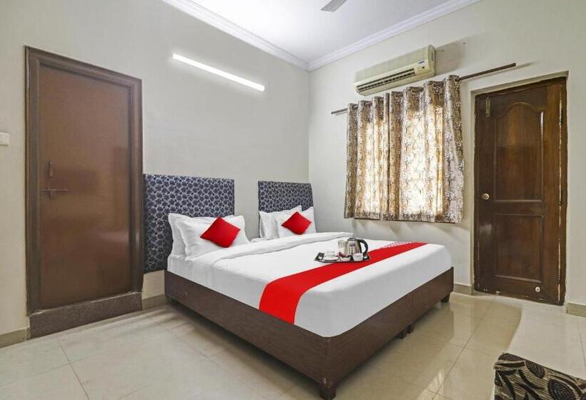 בית מלון כפרי Oyo Altima Suites Near Ayyapa Society