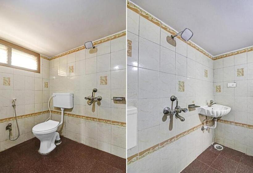 בית מלון כפרי Oyo Altima Suites Near Ayyapa Society