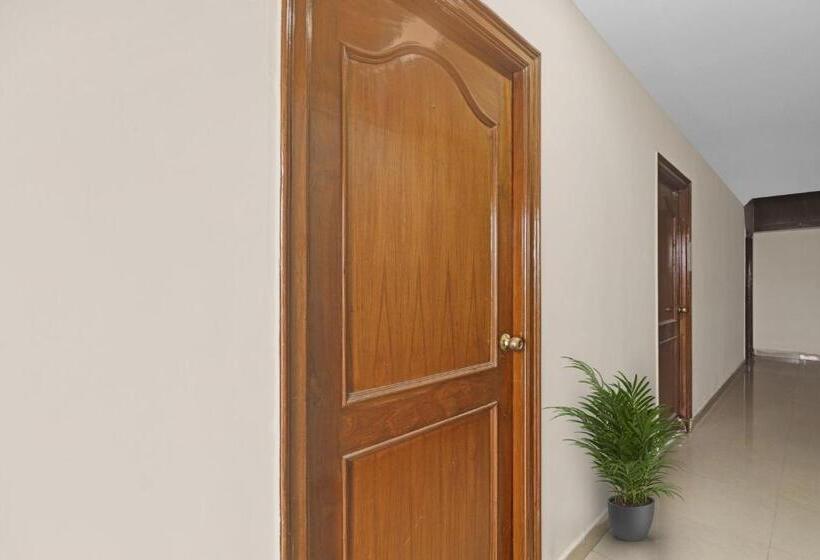 בית מלון כפרי Oyo Altima Suites Near Ayyapa Society