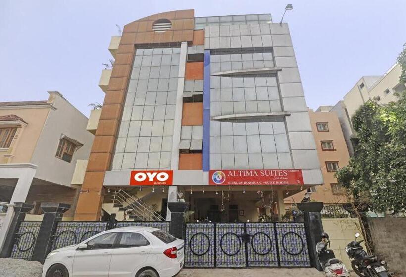 בית מלון כפרי Oyo Altima Suites Near Ayyapa Society