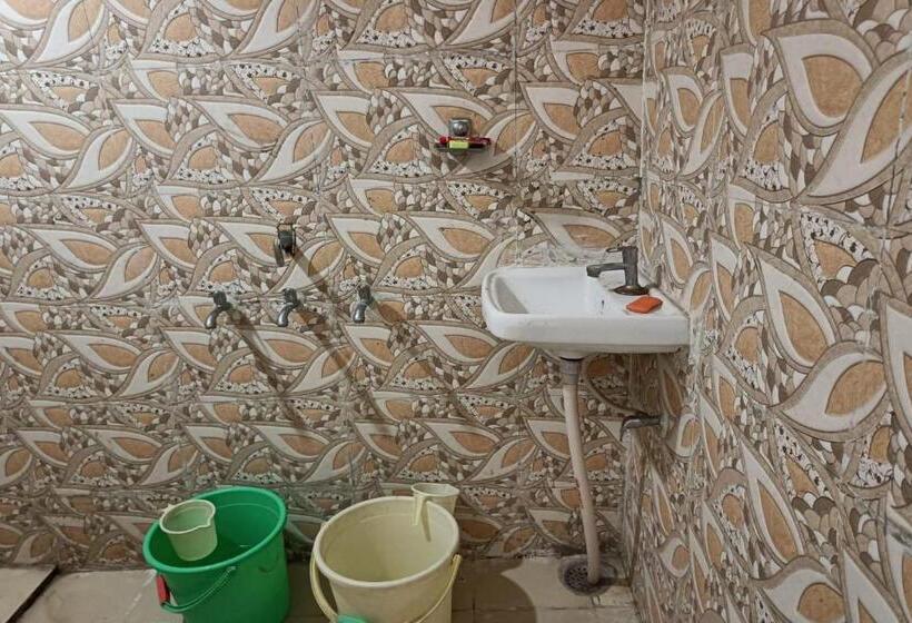 Отель Oyo Shri Veni Madhav