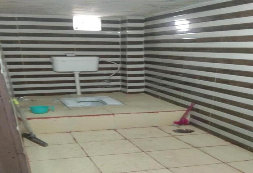 Отель Oyo Shri Veni Madhav