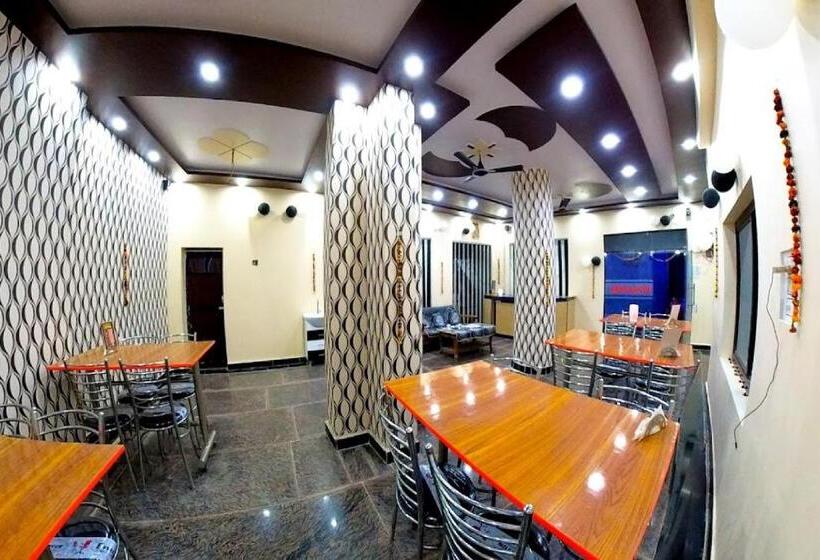 Отель Oyo Shri Veni Madhav