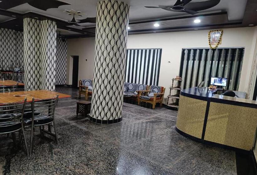 Отель Oyo Shri Veni Madhav