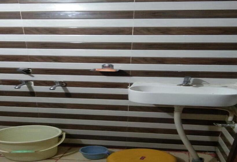 Отель Oyo Shri Veni Madhav