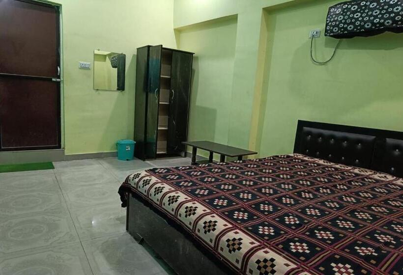 Отель Oyo Shri Veni Madhav