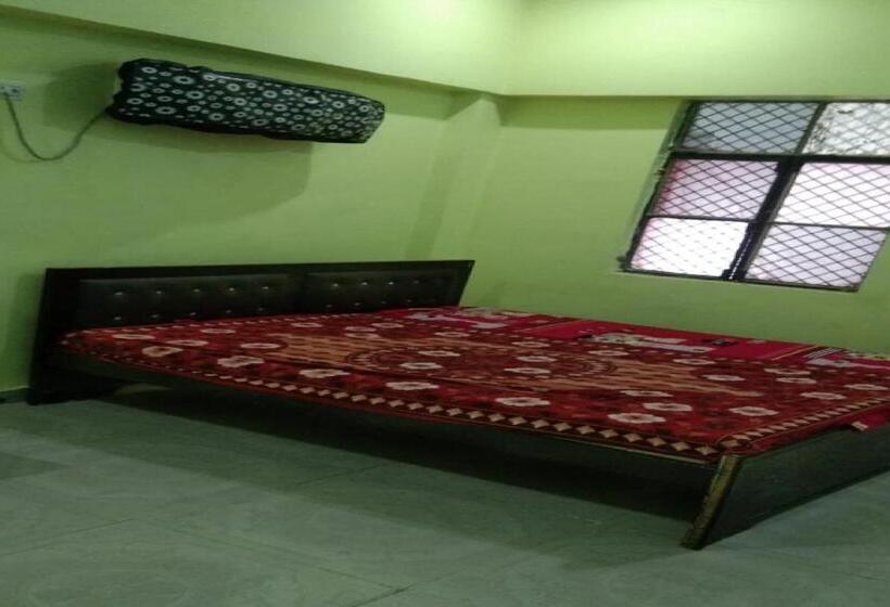 Отель Oyo Shri Veni Madhav