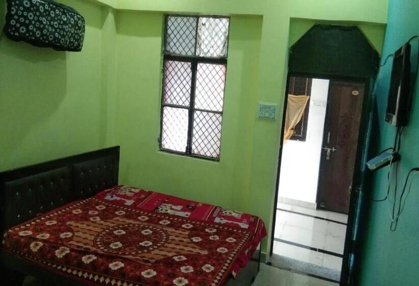 Отель Oyo Shri Veni Madhav