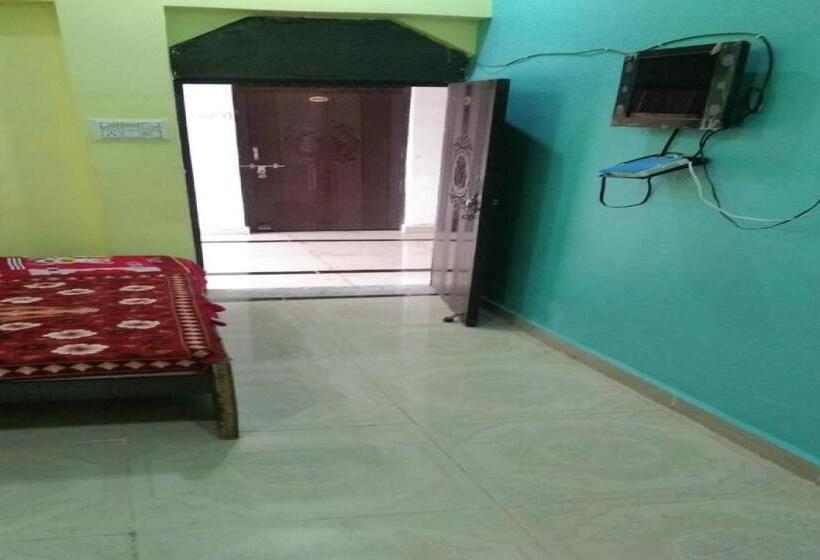 Отель Oyo Shri Veni Madhav