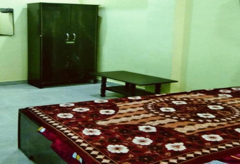 Отель Oyo Shri Veni Madhav