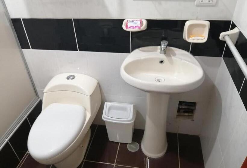 هتل Residencial Los Tres Pinos