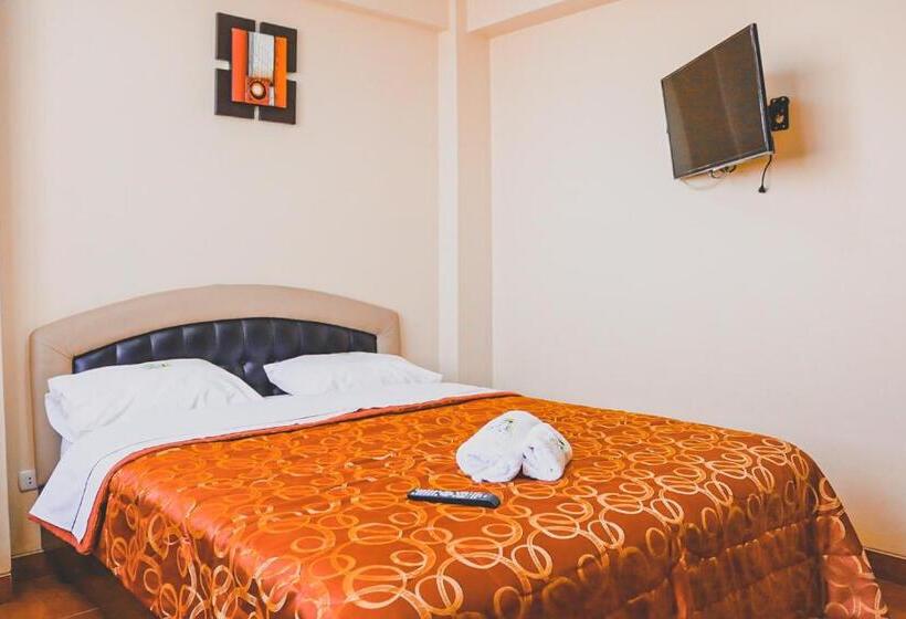 هتل Residencial Los Tres Pinos