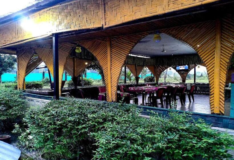 בית מלון כפרי Spot On Kontiki Resort India