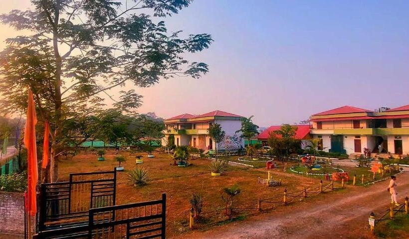 בית מלון כפרי Spot On Kontiki Resort India