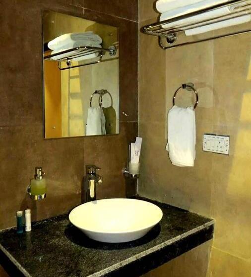 בית מלון כפרי Spot On Kontiki Resort India