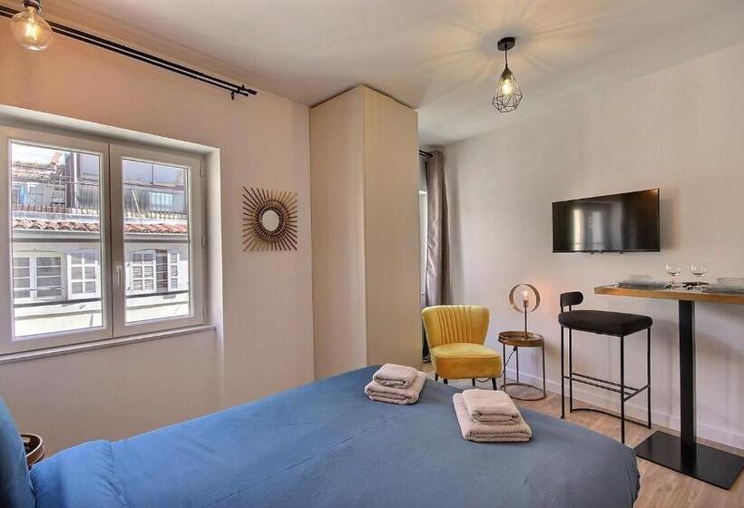 Les Toits Du Vieux Port