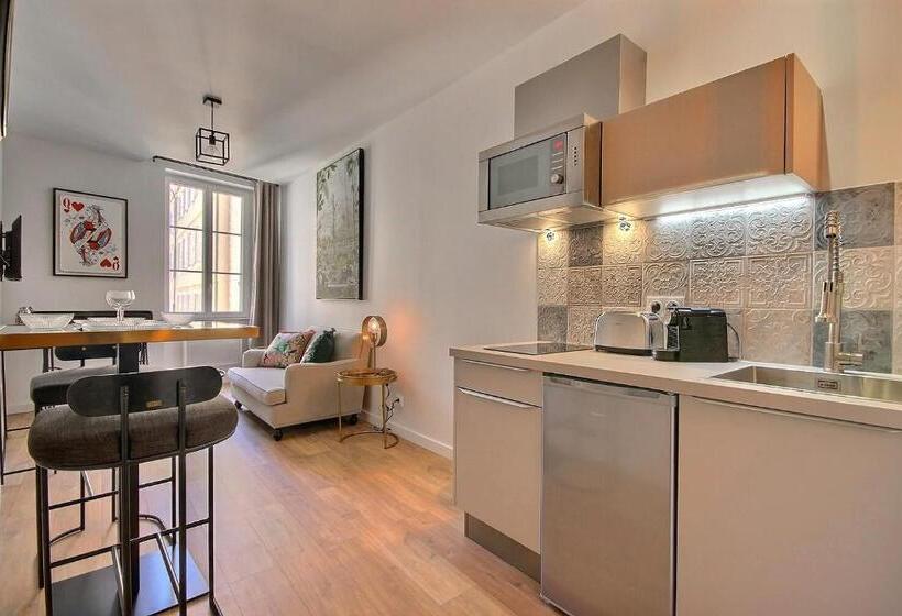 Les Toits Du Vieux Port