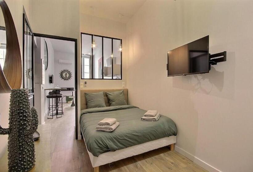 Les Toits Du Vieux Port