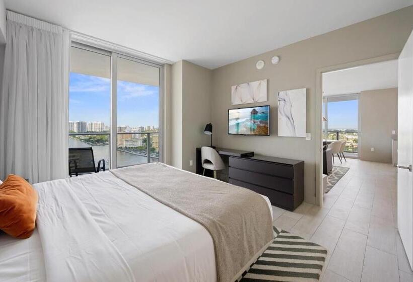 Hyde Beach House Waterway