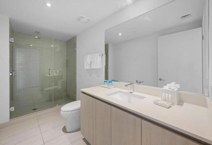 Hyde Beach House Waterway