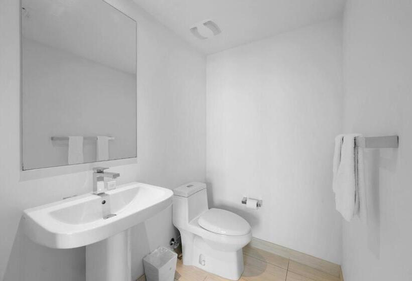 Hyde Beach House Waterway