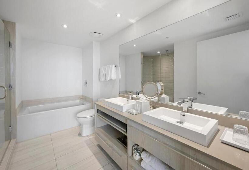 Hyde Beach House Waterway