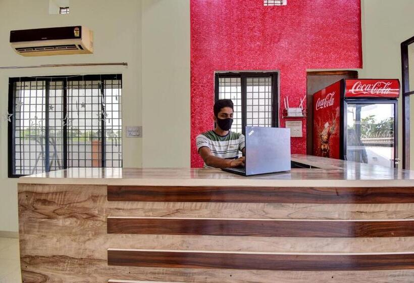 Oyo Flagship Jamtha Hotel Guest House