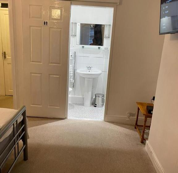 ペンション Alder En Suites Self Catering With Private Shower 1