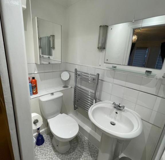 ペンション Alder En Suites Self Catering With Private Shower 1