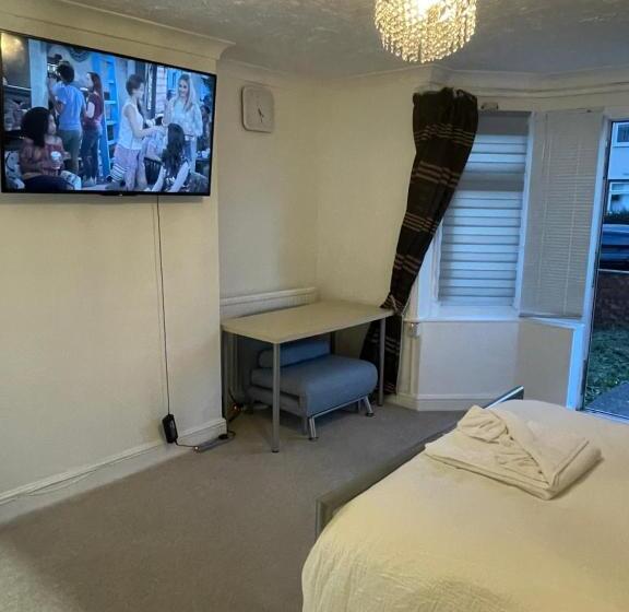 ペンション Alder En Suites Self Catering With Private Shower 1