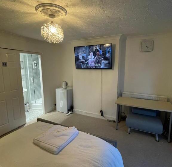 ペンション Alder En Suites Self Catering With Private Shower 1