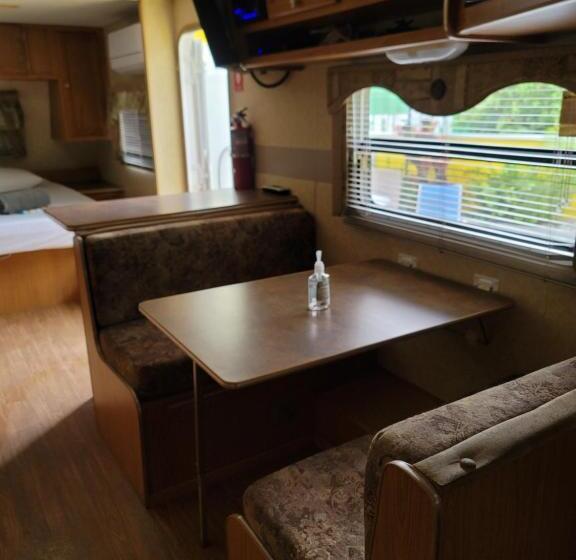 Pensió Always Summer Inn Bay Front