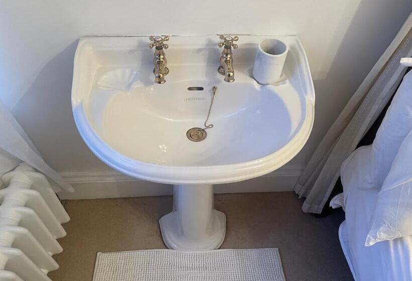 ペンション Brackfield House