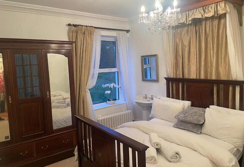 ペンション Brackfield House